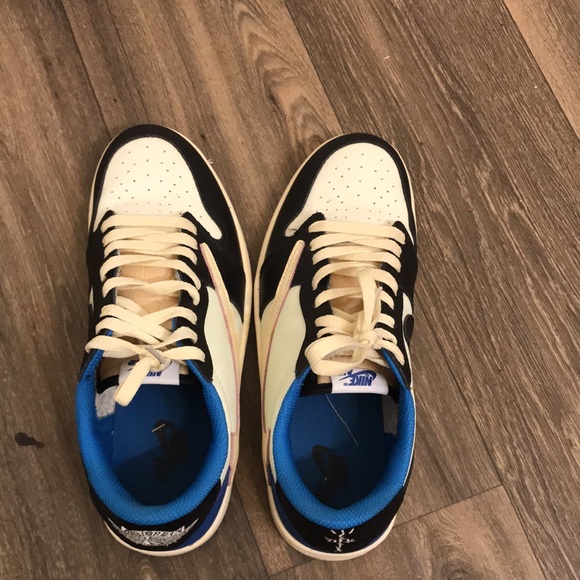 Fragment x Travis Scott Jordan 1 Retro Low OG SP - Picture 3 of 4